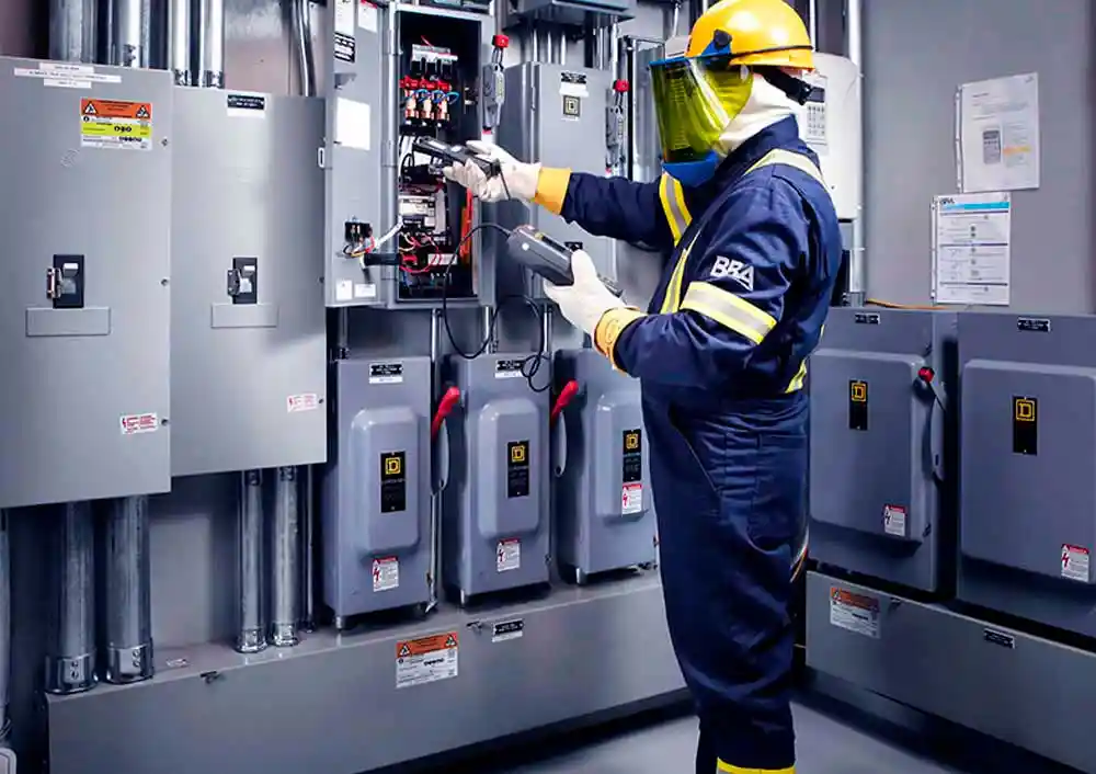 Protección contra arco eléctrico para trabajos eléctricos