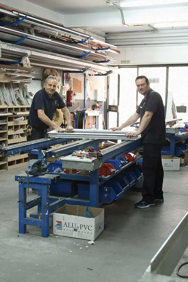Mueblería industrial para almacenamiento y organización técnica