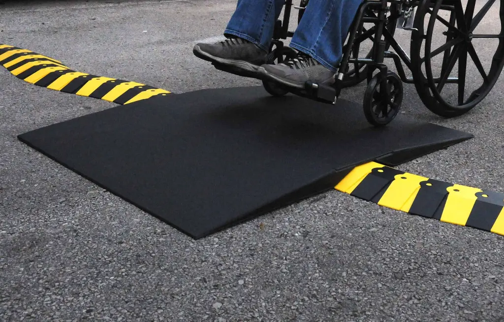 1822-1824-Sidewinder-Ramp-with-wheelchair-scaled.webp