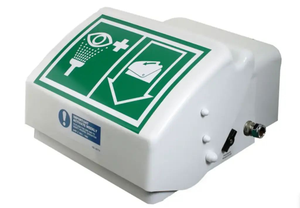 LAVAOJOS/LAVACARA HUGHES. MONTAJE EN PARED. RECIPIENTE CERRADO DE ABS