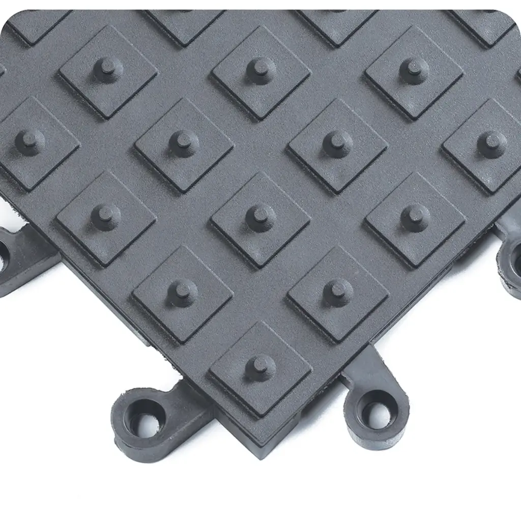 INTEGRATED CLEATS