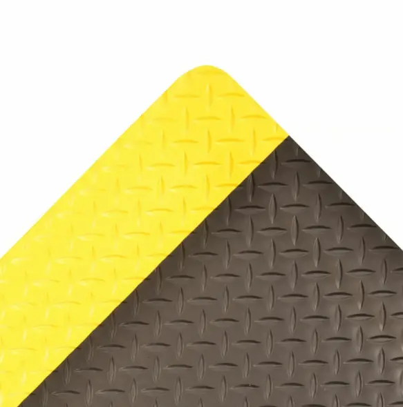 TAPETE ANTIFATIGA SADDLE TRAX®- 979. MEDIDA: 3' X 5', NEGRO-AMARILLO 