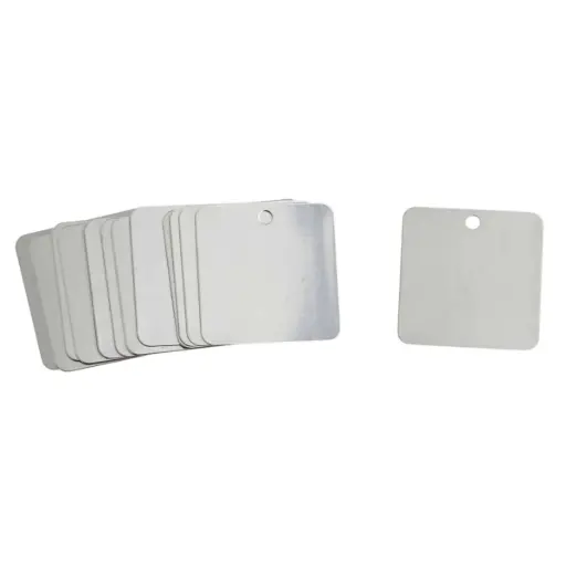 [BRA-44403] Paquete de Tags de Acero  Inoxidable- Tag Cuadrado de 5cm. Paquete de 25un. Tags Incluyen Gravado Laser de Numeros y Letras.